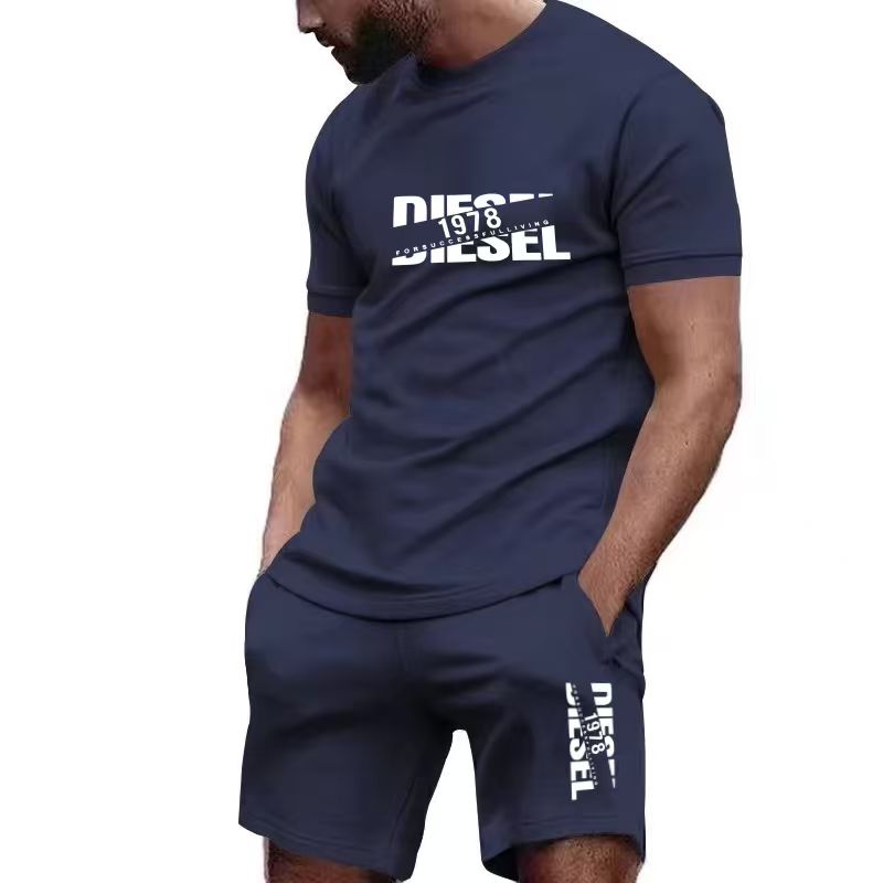 Running Gear For Men - ชุดเสื้อยืด+กางเกงขาสั้นผู้ชายลายพิมพ์แฟชั่นลำลอง คอกลม ใส่สบาย ระบายอากาศได้ดี เหมาะสำหรับวิ่งและเล่นกีฬา ประจำฤดูร้อนปี