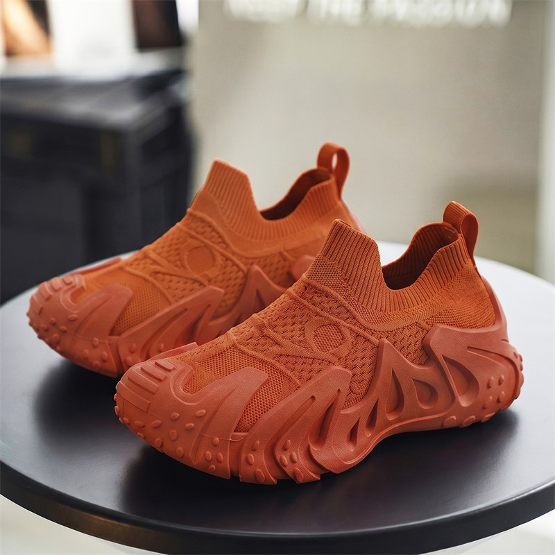 Running Gear On - รองเท้าผ้าใบแบบสวมสำหรับผู้ชาย สีส้ม ดีไซน์ถุงเท้าแบบถัก พื้นหนา น้ำหนักเบา กันลื่น